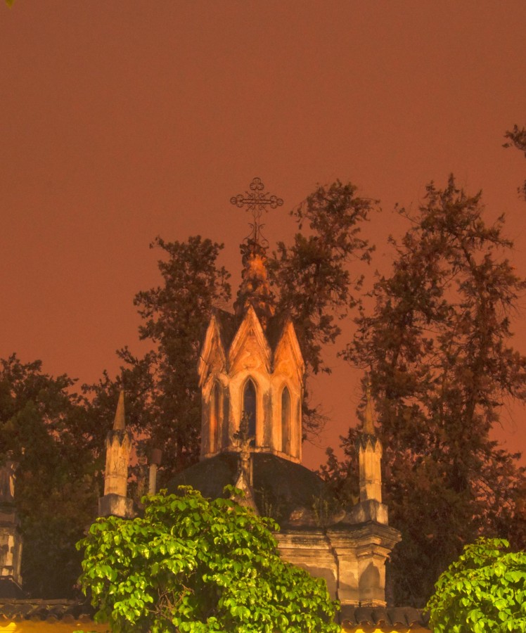 "Mausoleo en El Cementerio" de Flix Edmundo Reyes