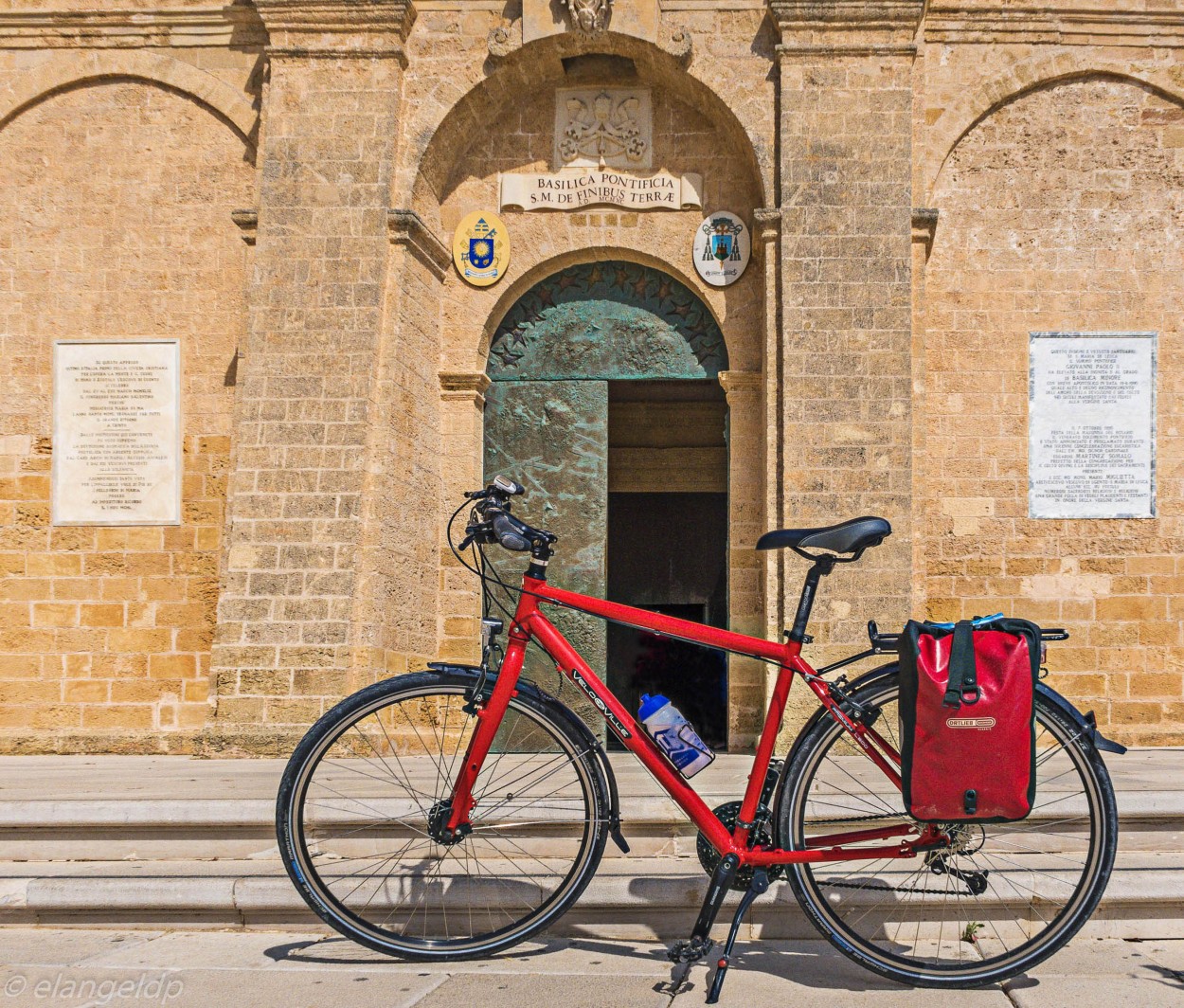 "Baslica con bicicleta" de Angel De Pascalis