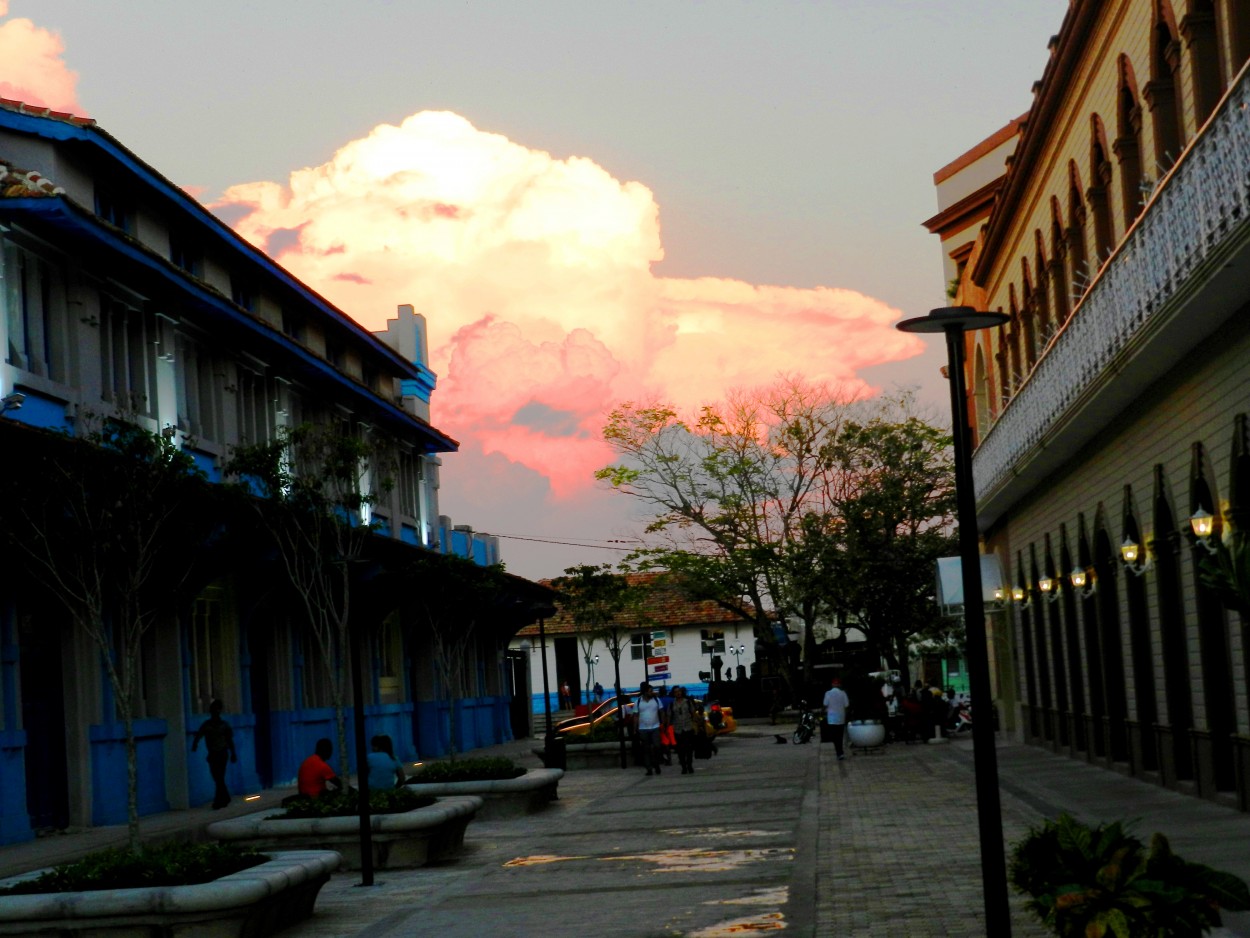 "Atardecer Paseo Parque Temtico Ferroviario" de Lzaro David Najarro Pujol