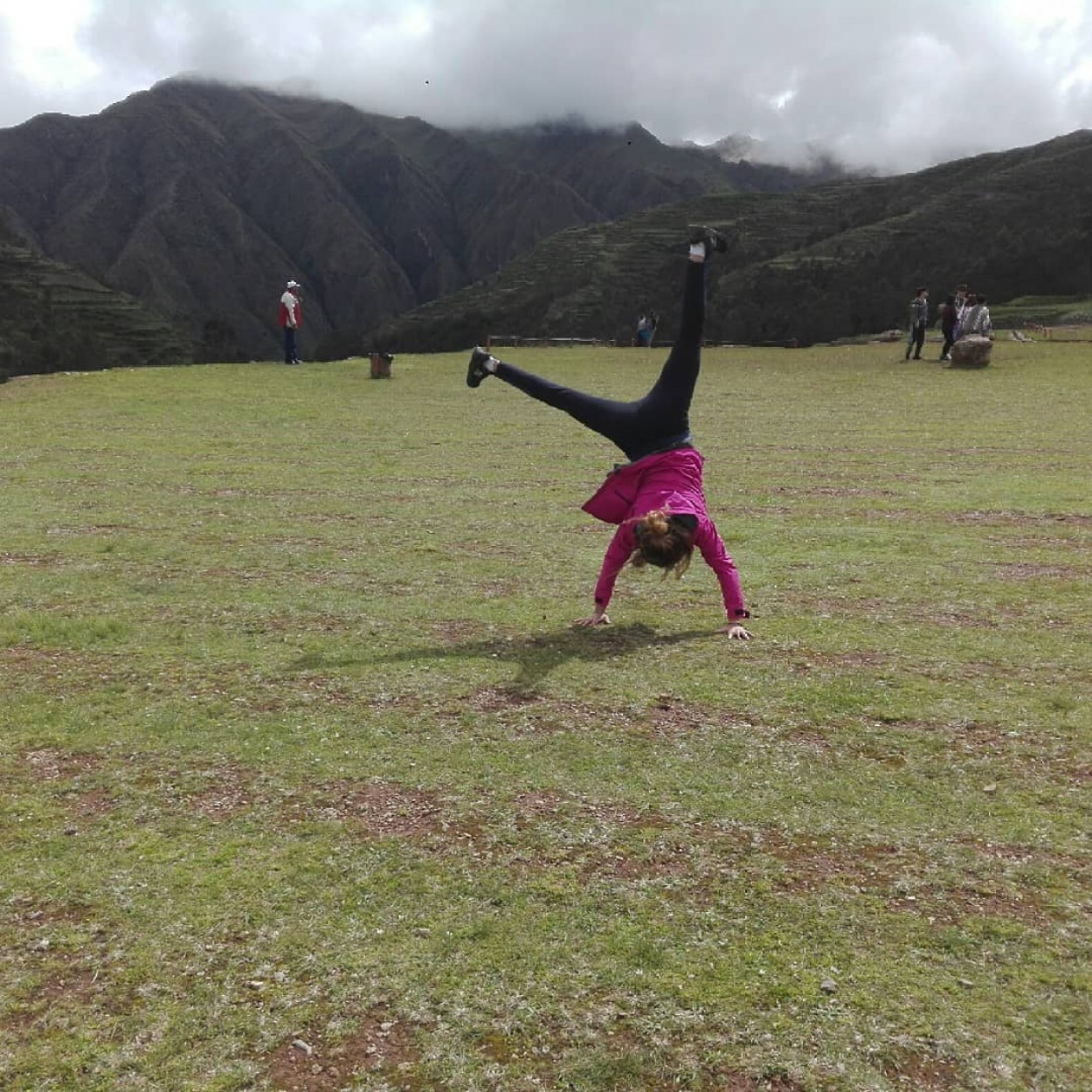 "Los pies en el cielo" de Maite Echaide