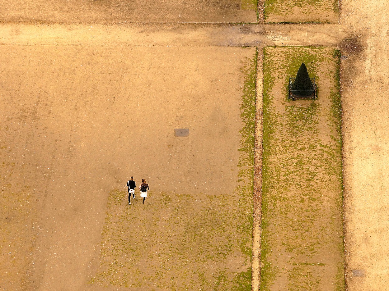 "Solos en el parque" de Gerardo Saint Martn