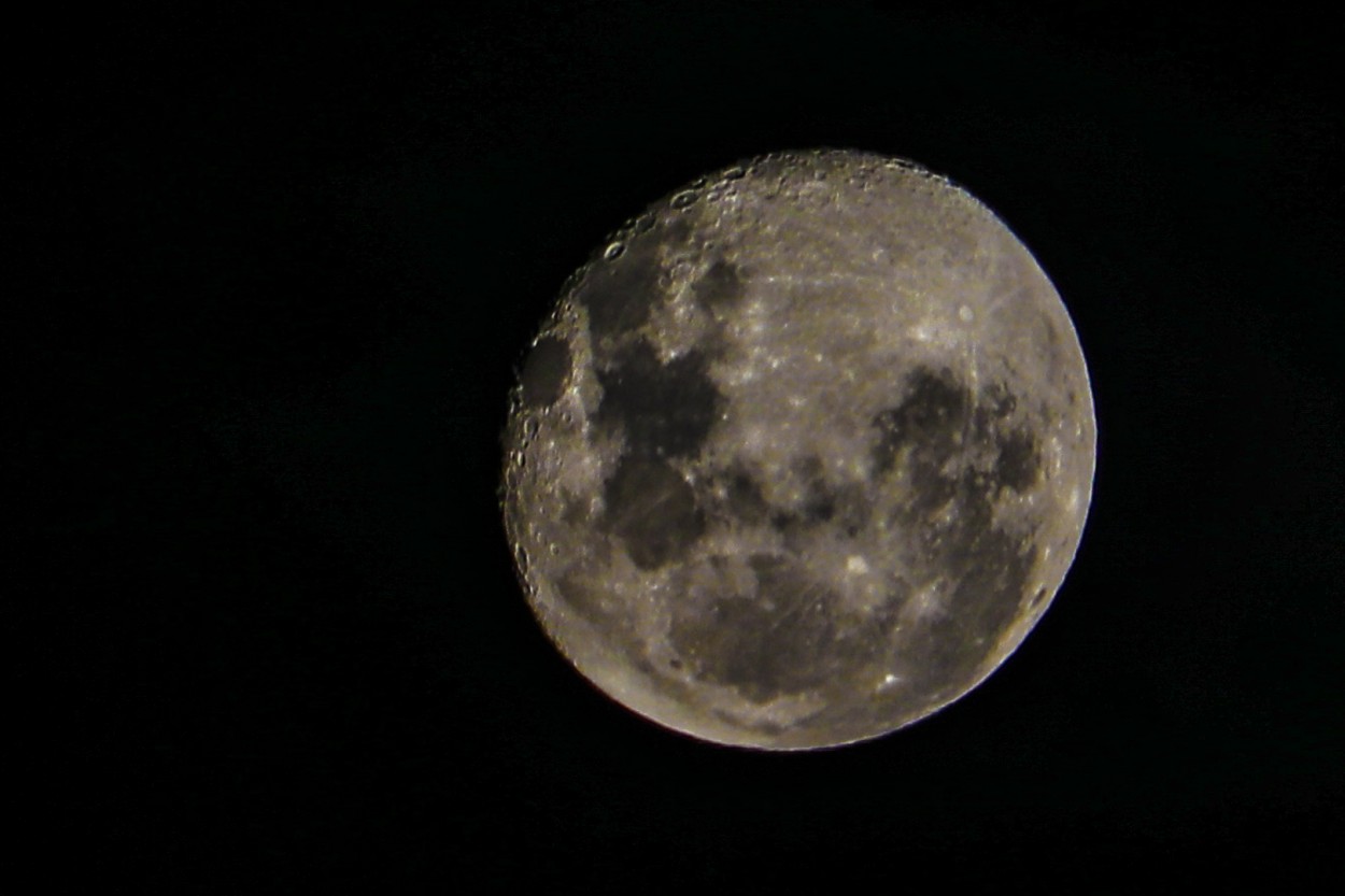 "`Y yo te promet la luna...`" de Mara Del Carmen Chiavaro