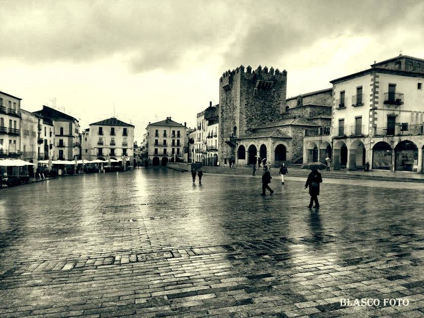 "Plaza Mayor de Cceres" de Luis Blasco Martin