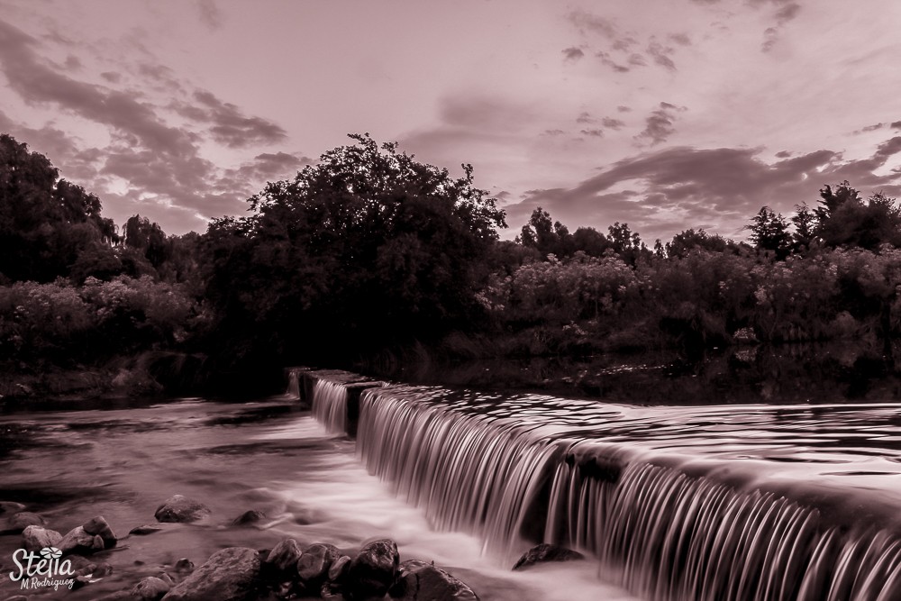 "` Arroyito en blanco y negro`" de Stella Maris Rodriguez