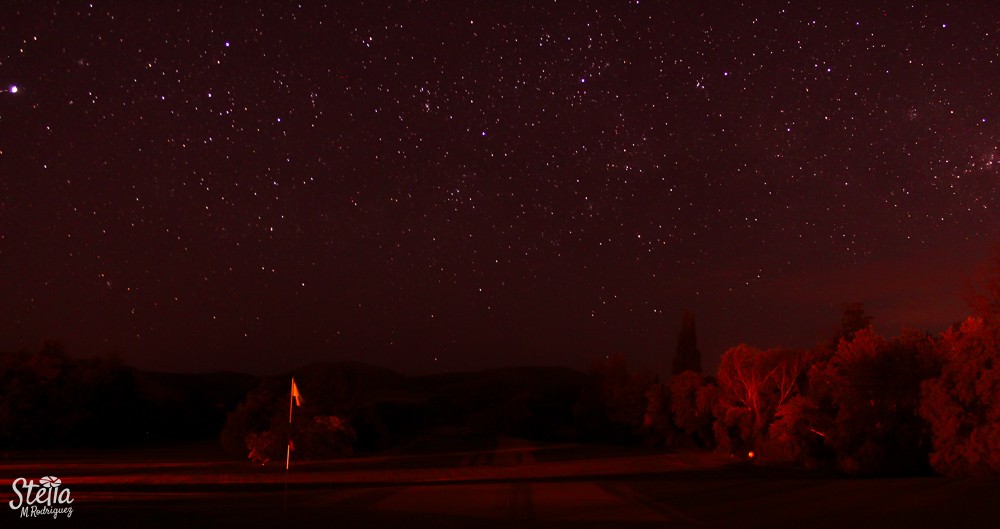 "` Noche estrellada sobre el campo de golf `" de Stella Maris Rodriguez