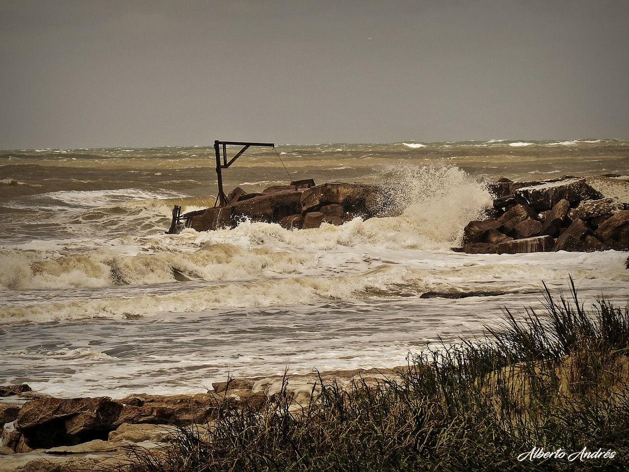 "La Playa de la Furia" de Alberto Andrs Melo