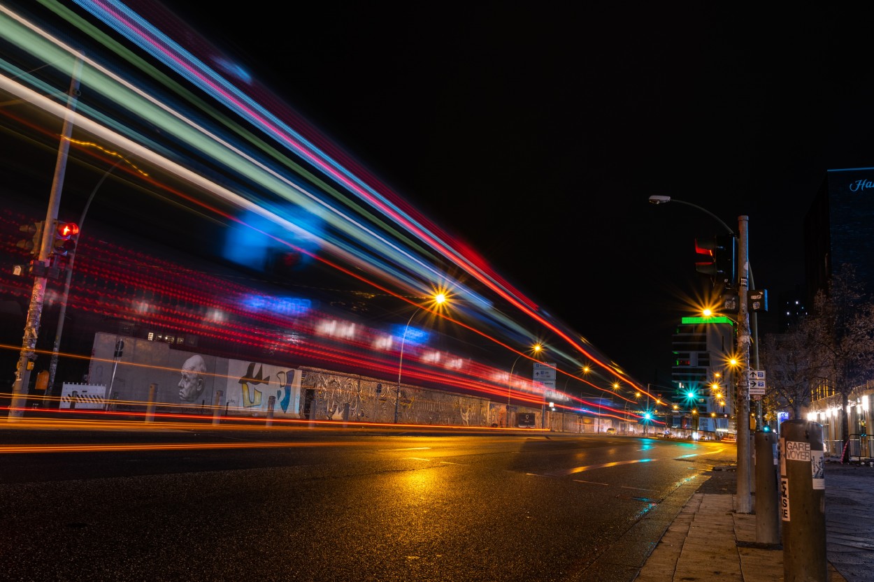 "Muro de luces." de Mauricio Rossanigo