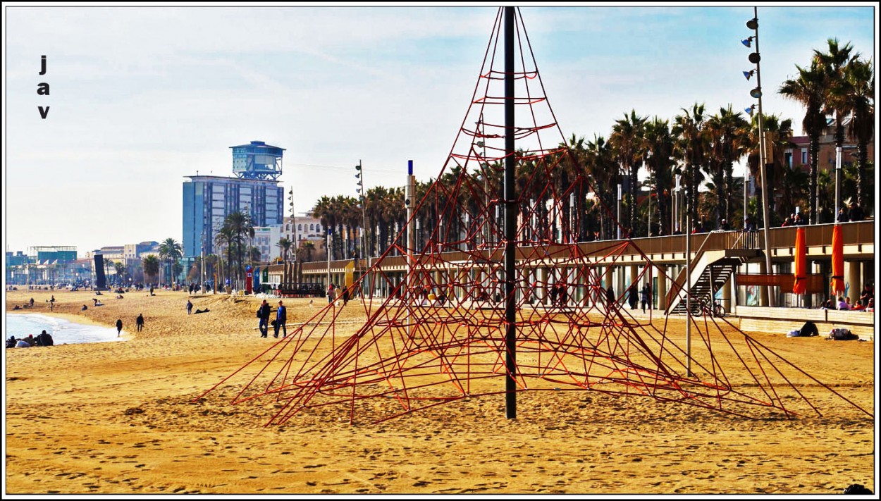 "Paseando por la playa." de Joan A. Valentin Ruiz