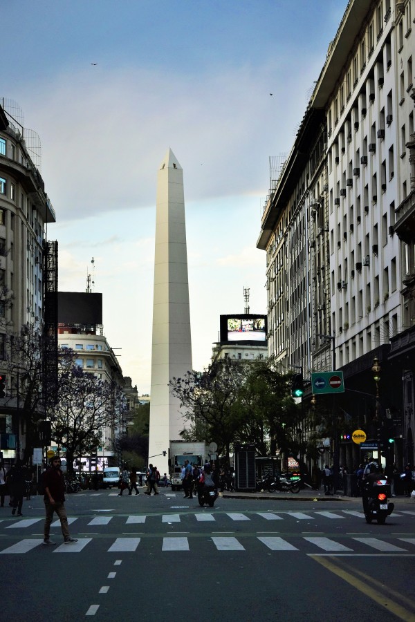 "En la Diagonal -" de Enrique Guillermo Mora