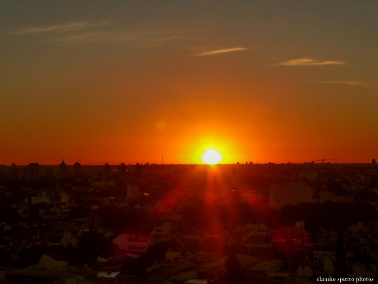 "ocaso en la ciudad" de Claudio Spirito