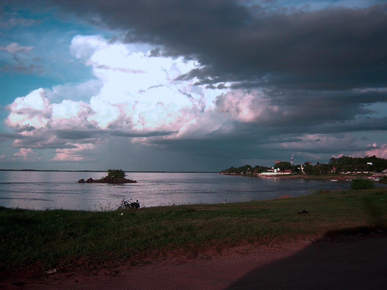 "Tormenta aproximada" de Flix Edmundo Reyes