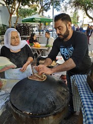 "Drusos en el shuk." de Tzvi Katz