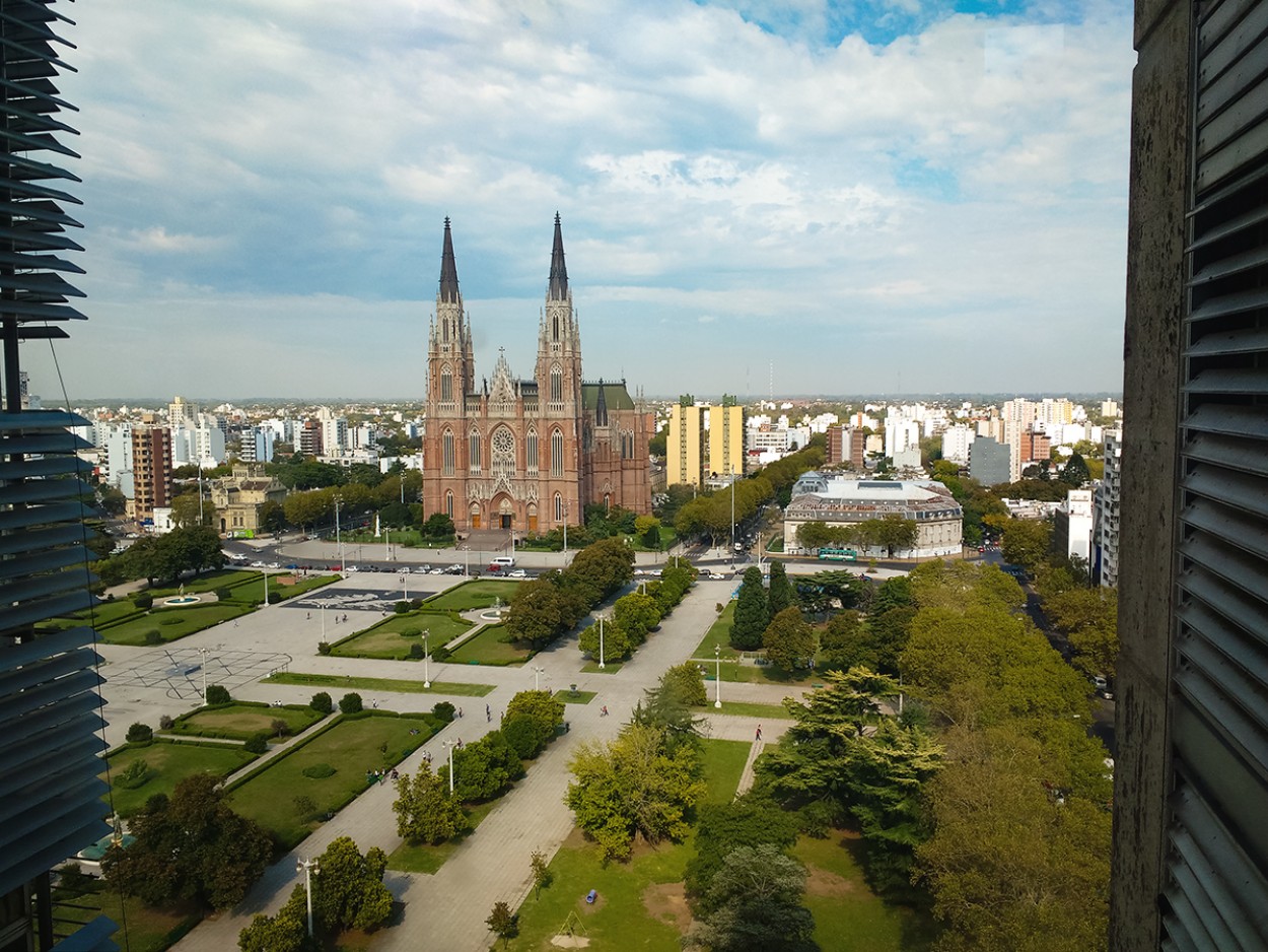 "Plaza Moreno" de Anbal H. Lpez