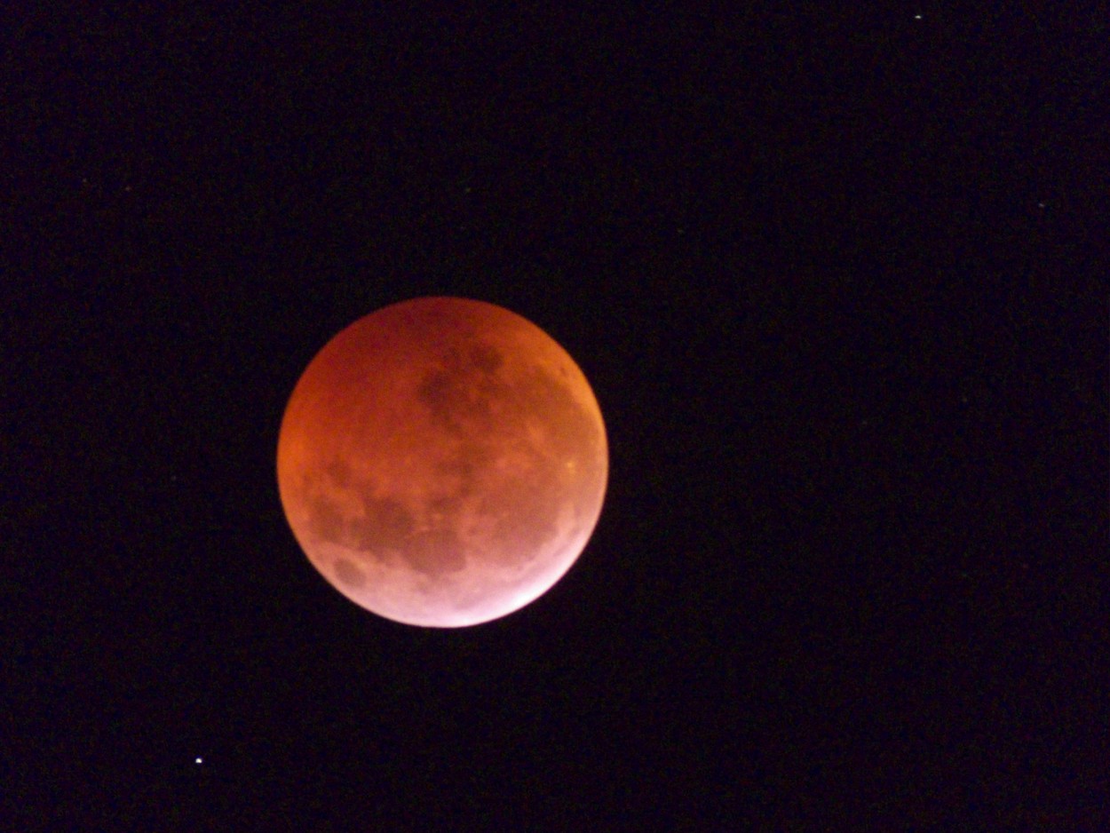 "Eclipse 2019 con estrellitas" de Juan Fco. Fernndez