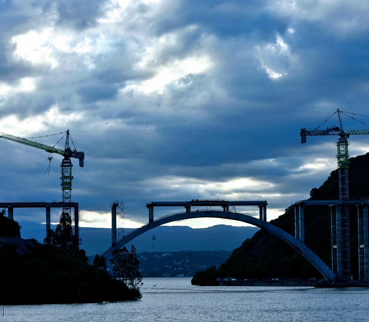 "Puente al futuro" de Victor Osmar Quiones