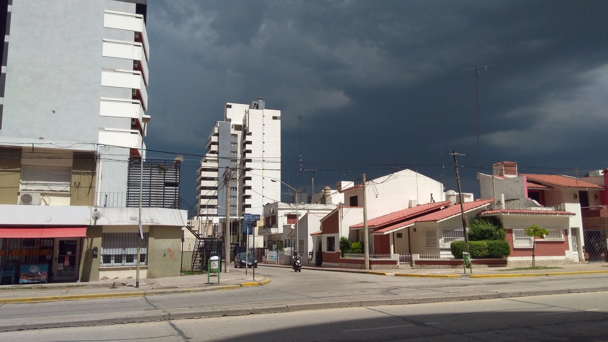 "tormenta de verano" de Andrea Cormick