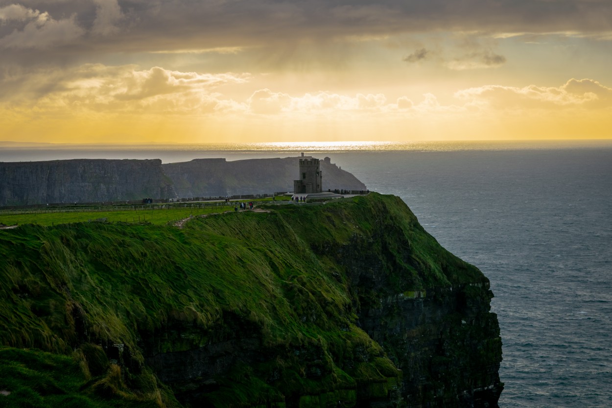 "Acantilados de Moher." de Mauricio Rossanigo