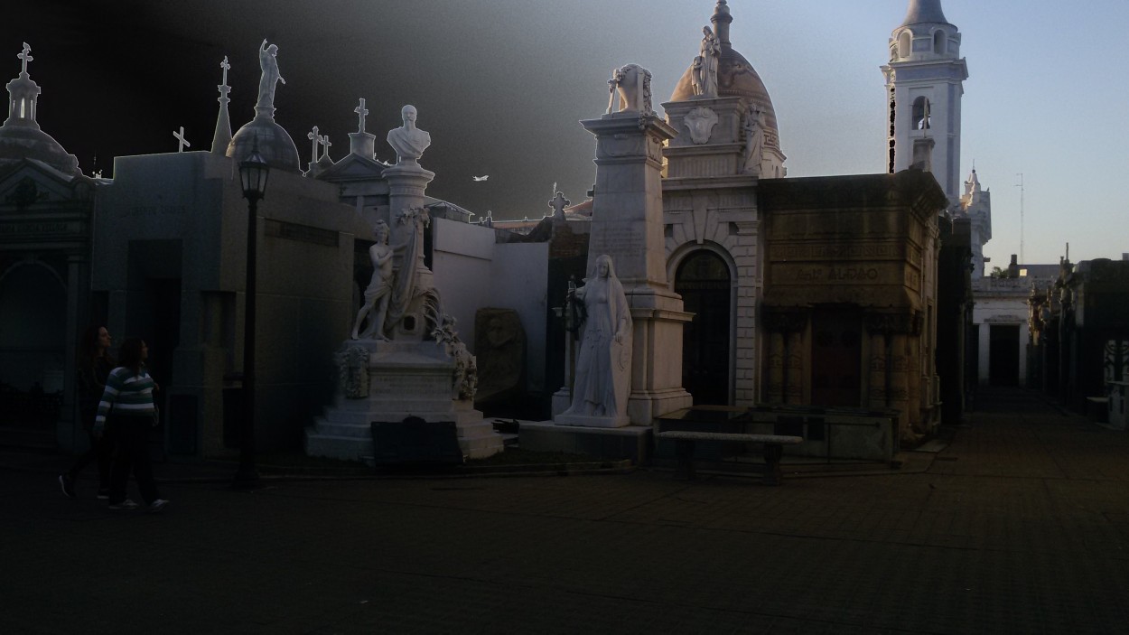 "Cementerio Recoleta...atardecer" de Celia Gladys Espeche