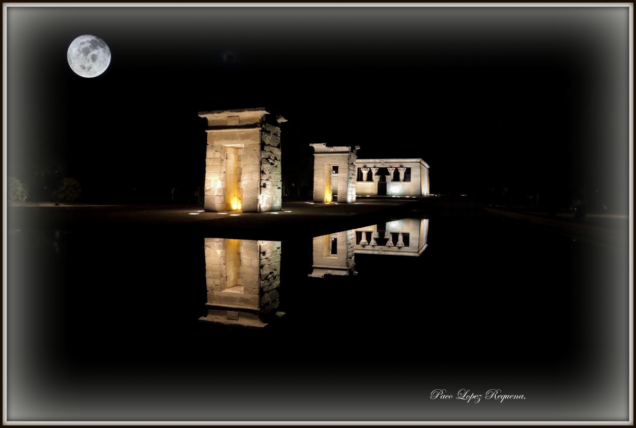 "Templo de Debod" de Paco Lopez Requena