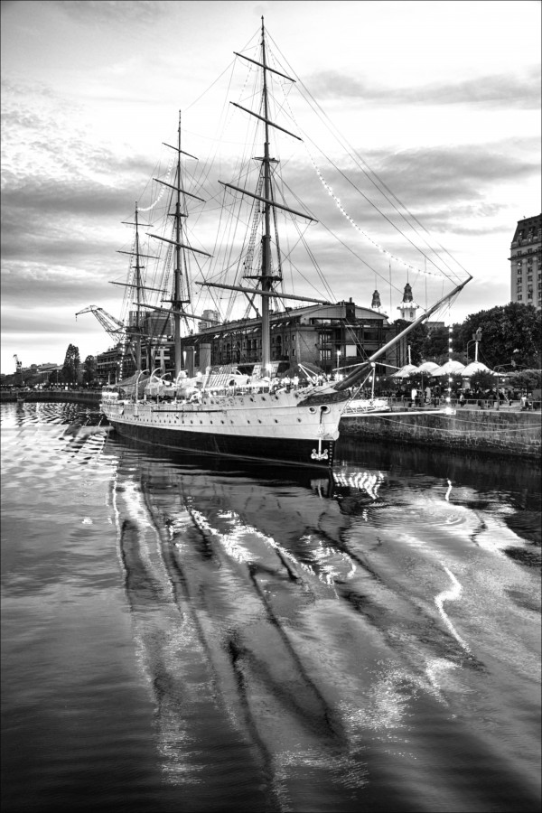 "PUERTO MADERO" de Luisamaria Amador