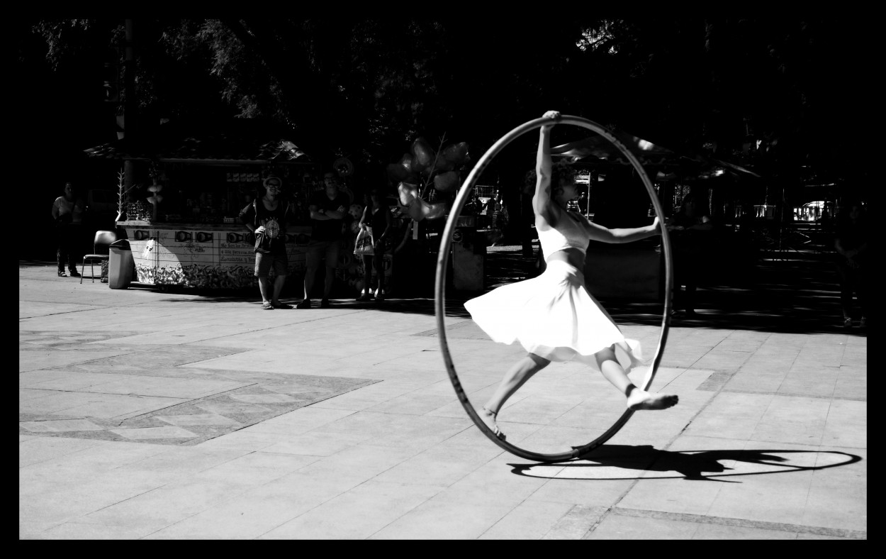 "ACROBATAAA EN LA PLAZAAA I !!!" de Maria Eugenia Cailly (euge)