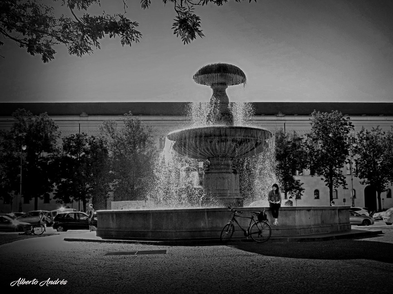 "La Chica de la Fuente" de Alberto Andrs Melo