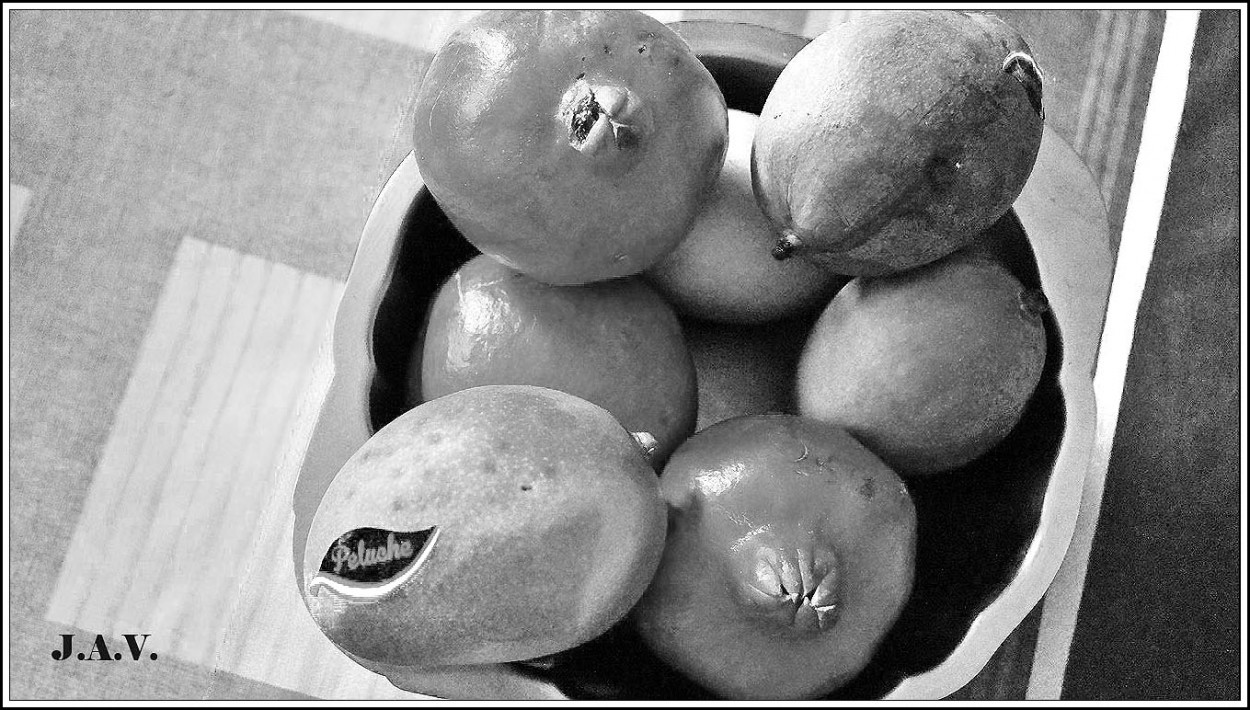 "Mangos y Granadas, 3" de Joan A. Valentin Ruiz