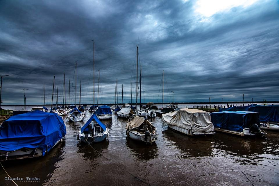 "Da tormentoso, nadie sale del puerto" de Claudio Roberto Toms