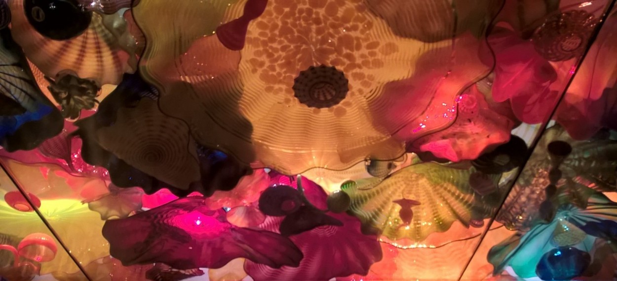 "Dale Chihuly IV, Flora marina en vidrio" de Amelia Pascuali de Dios