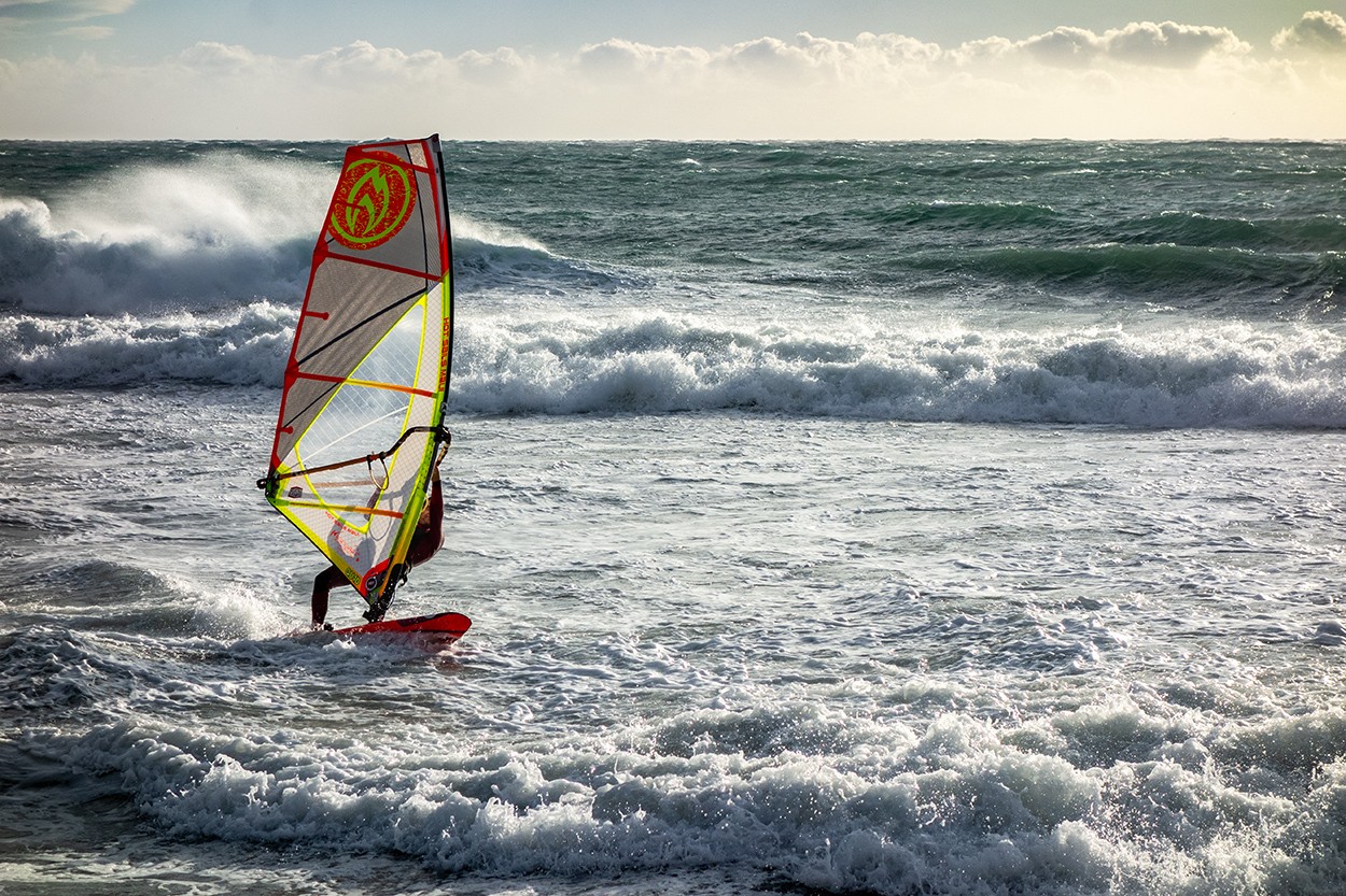 "Contra viento y marea" de Daniel Gioveni