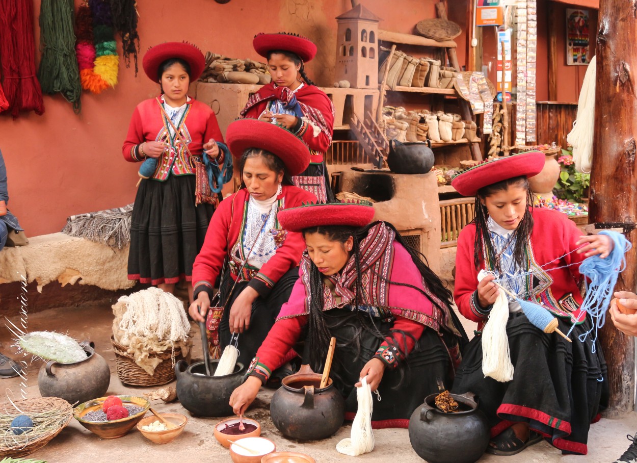 "Tejedoras de Ollantaytambo" de Carlos Mascioni