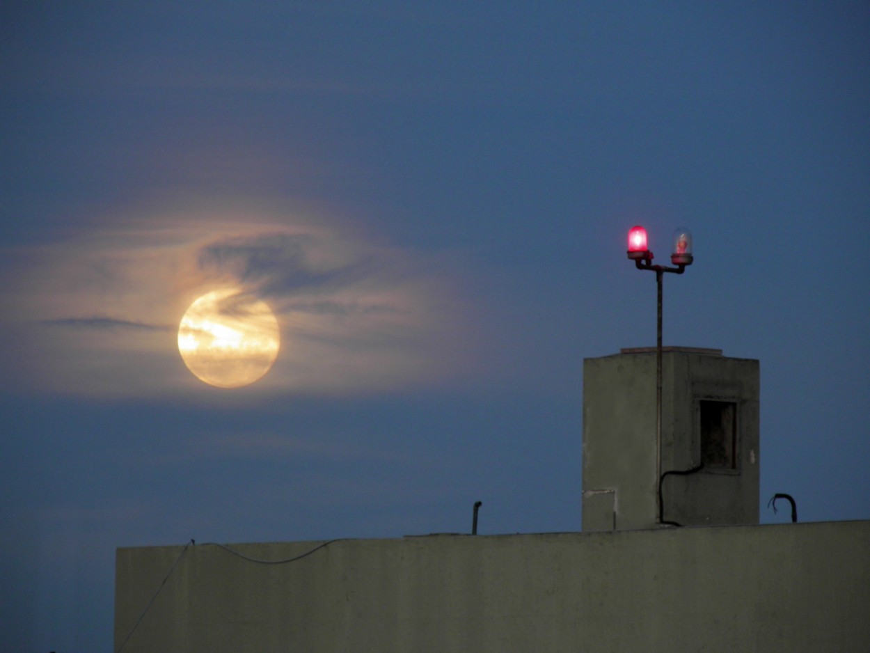 "Luna y Baliza" de Carlos Gustavo Ayliffe