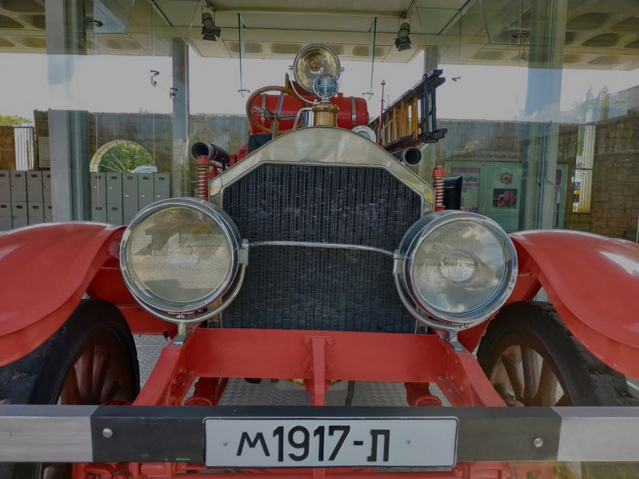 "carro de bomberos del 1917 en Palestina." de Tzvi Katz