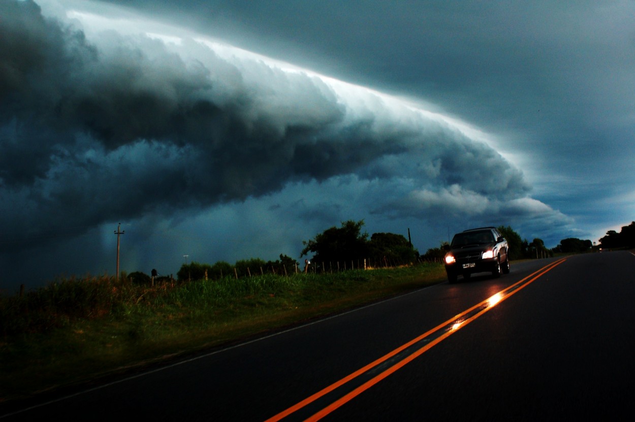 "Tormenta y pico" de Javier Andrade