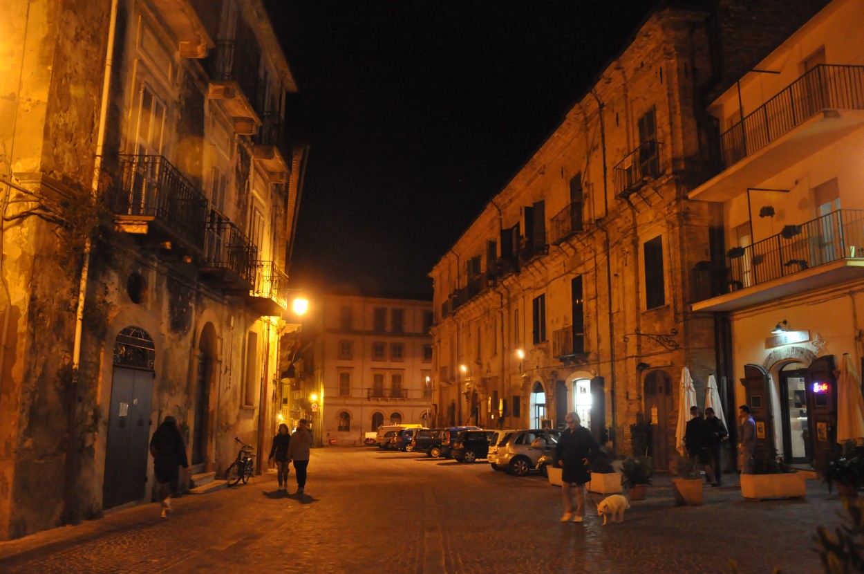 "Lanciano nocturna." de Alicia Di Florio