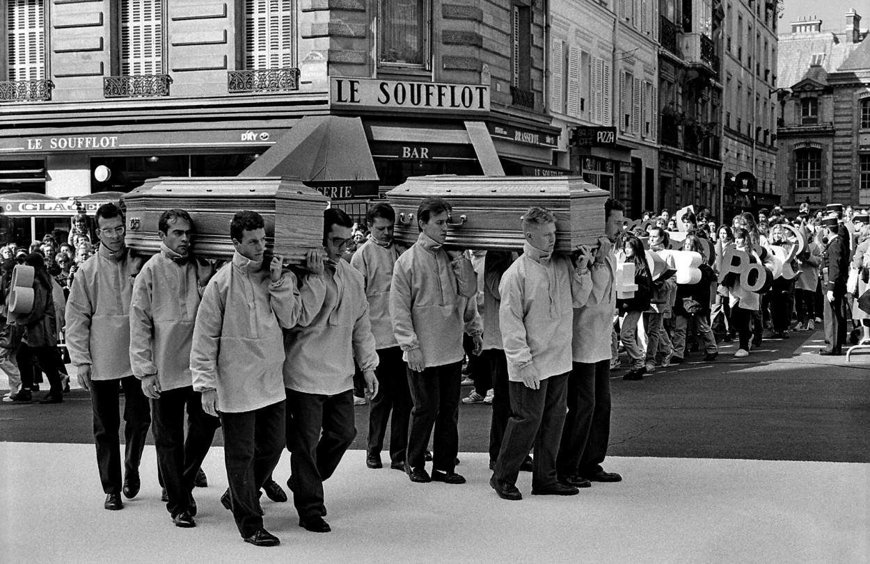 "Traslado de los restos de Marie y Pierre Curie." de Pascual Dippolito