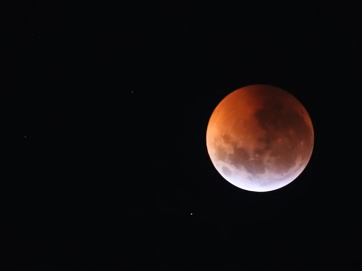 "Luna de sangre" de Eduardo Torramorell