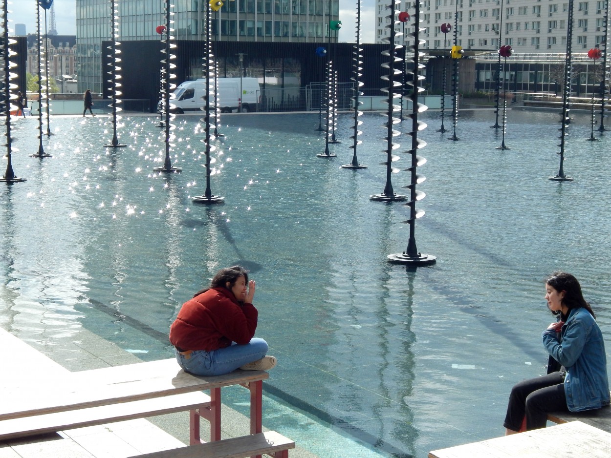 "Dilogo en La Defense" de Jos Luis Mansur