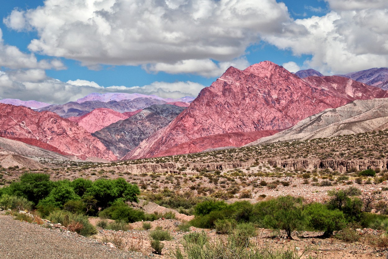 "Cerros de 11 colores..." de Juan Carlos Barilari