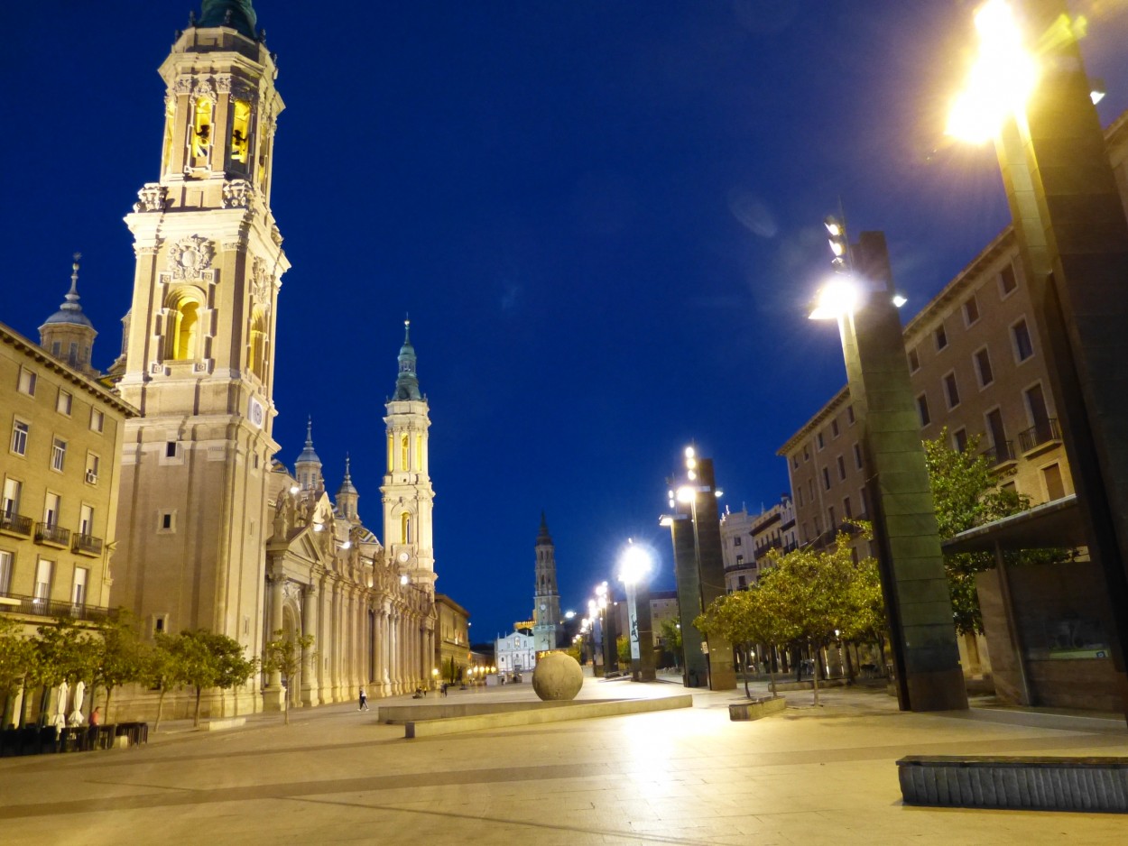 "Anochece en la plaza" de Eduardo Dapice