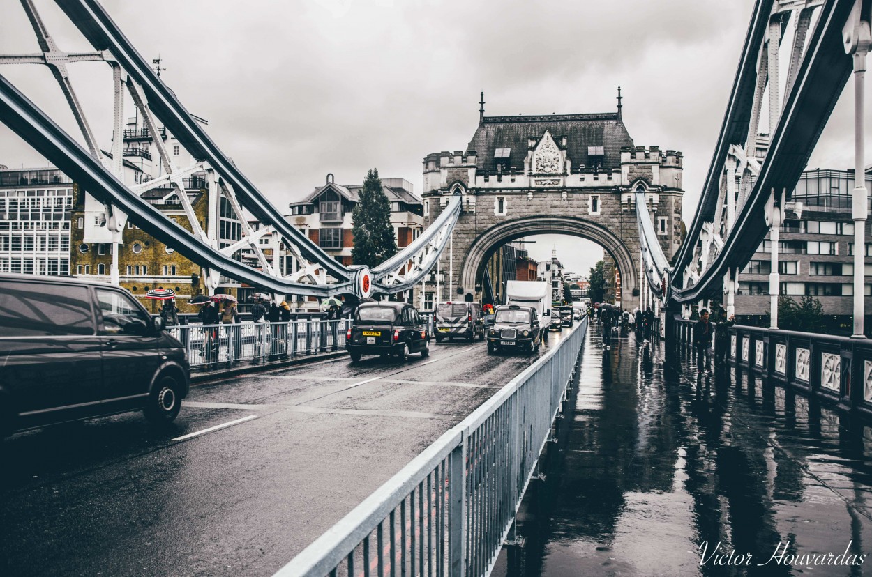 "TOWER BRIDGE" de Victor Houvardas