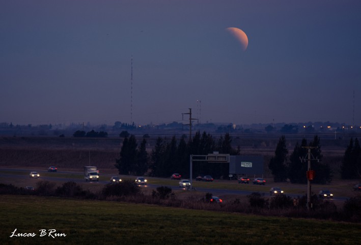 "Eclipse parcial de luna" de Lucas Brun