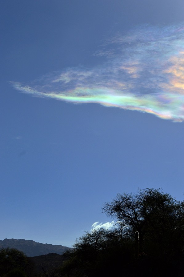 "nubes irisadas" de Marcos Pedro Escudero