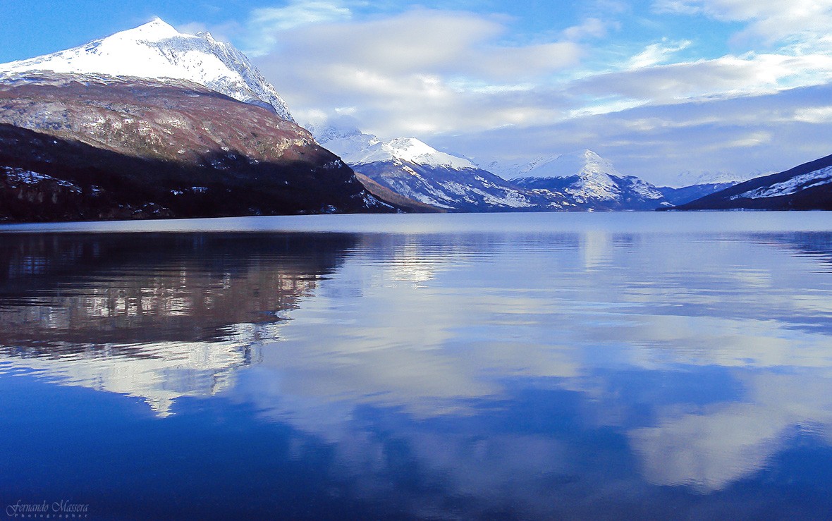 "Reflejos...Lago espejo Ushuaia" de Fernando Massera