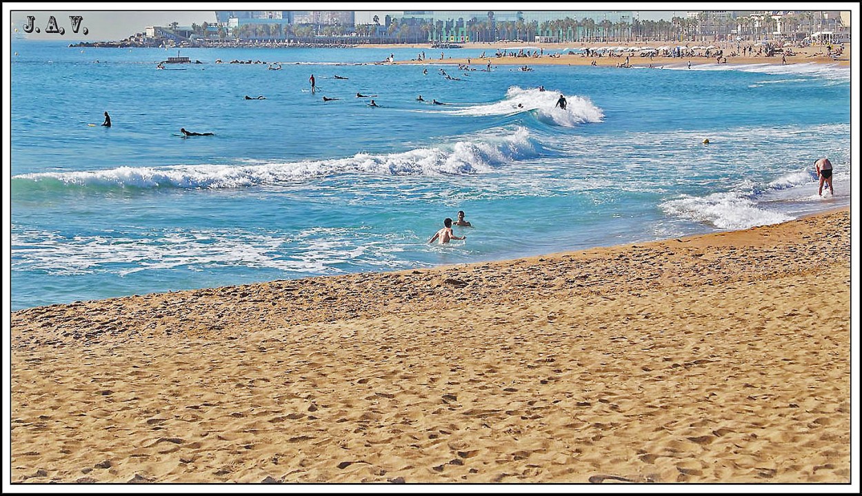 "Aprovechando las olas" de Joan A. Valentin Ruiz