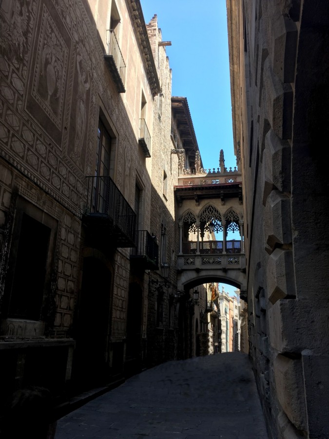 "Calle del Obispo, Barrio Gtico." de Carlos E. Wydler