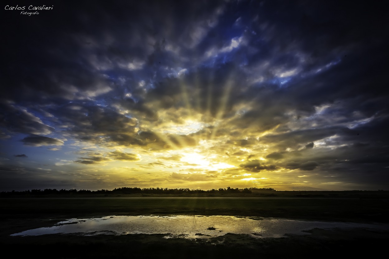 "El resplandor del amanecer..." de Carlos Cavalieri