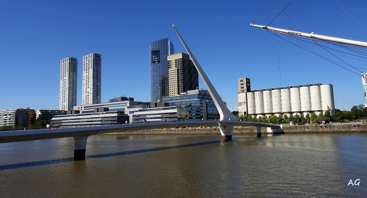 "Puente de la Mujer" de Ana Giorno