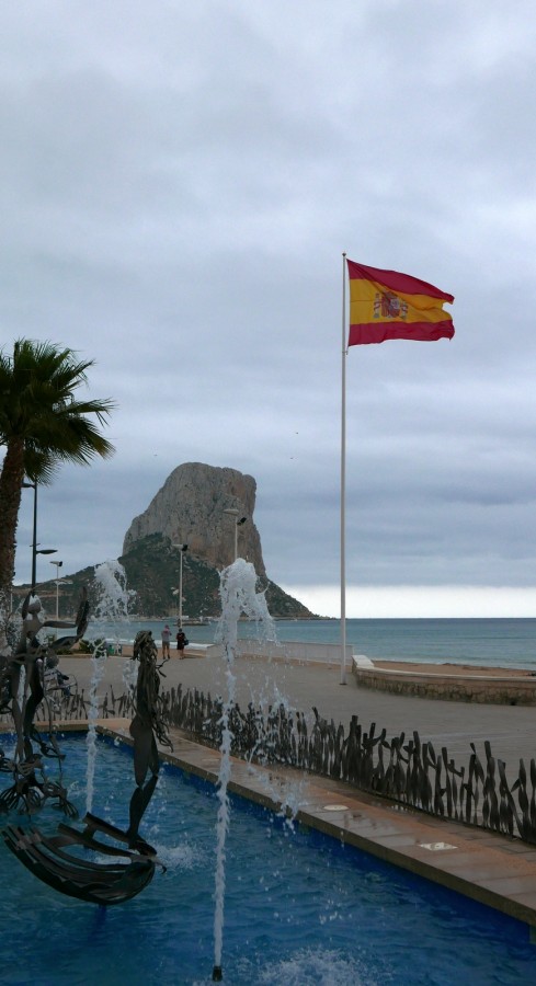 "Cae la tarde en Calpe, Valencia." de Carlos E. Wydler