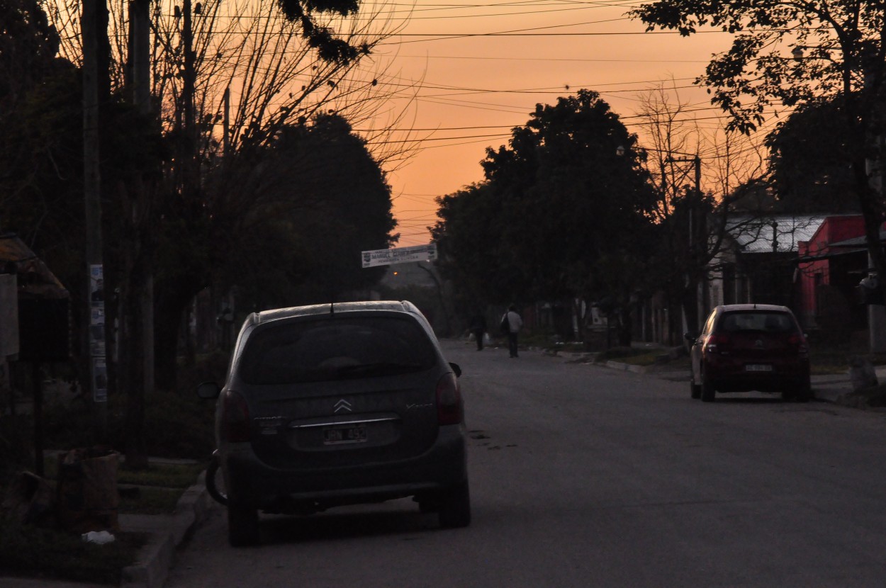 "Amaneciendo en mi cuadra" de Flix Edmundo Reyes